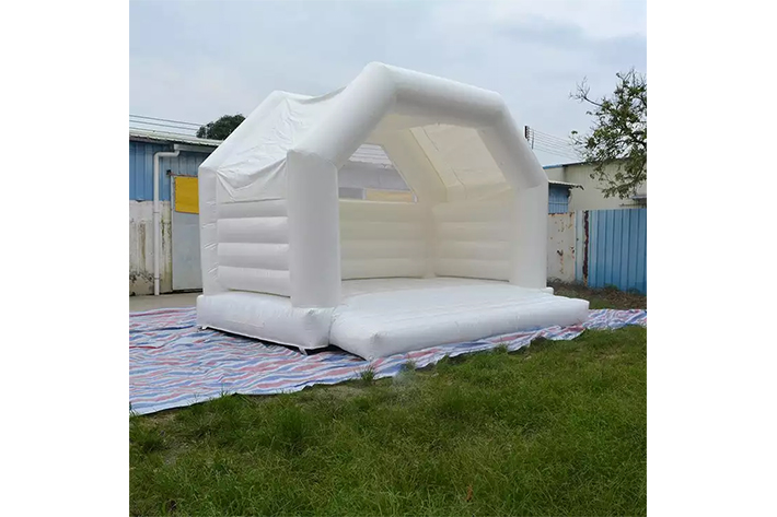 White inflatable wedding bounce house FWW33